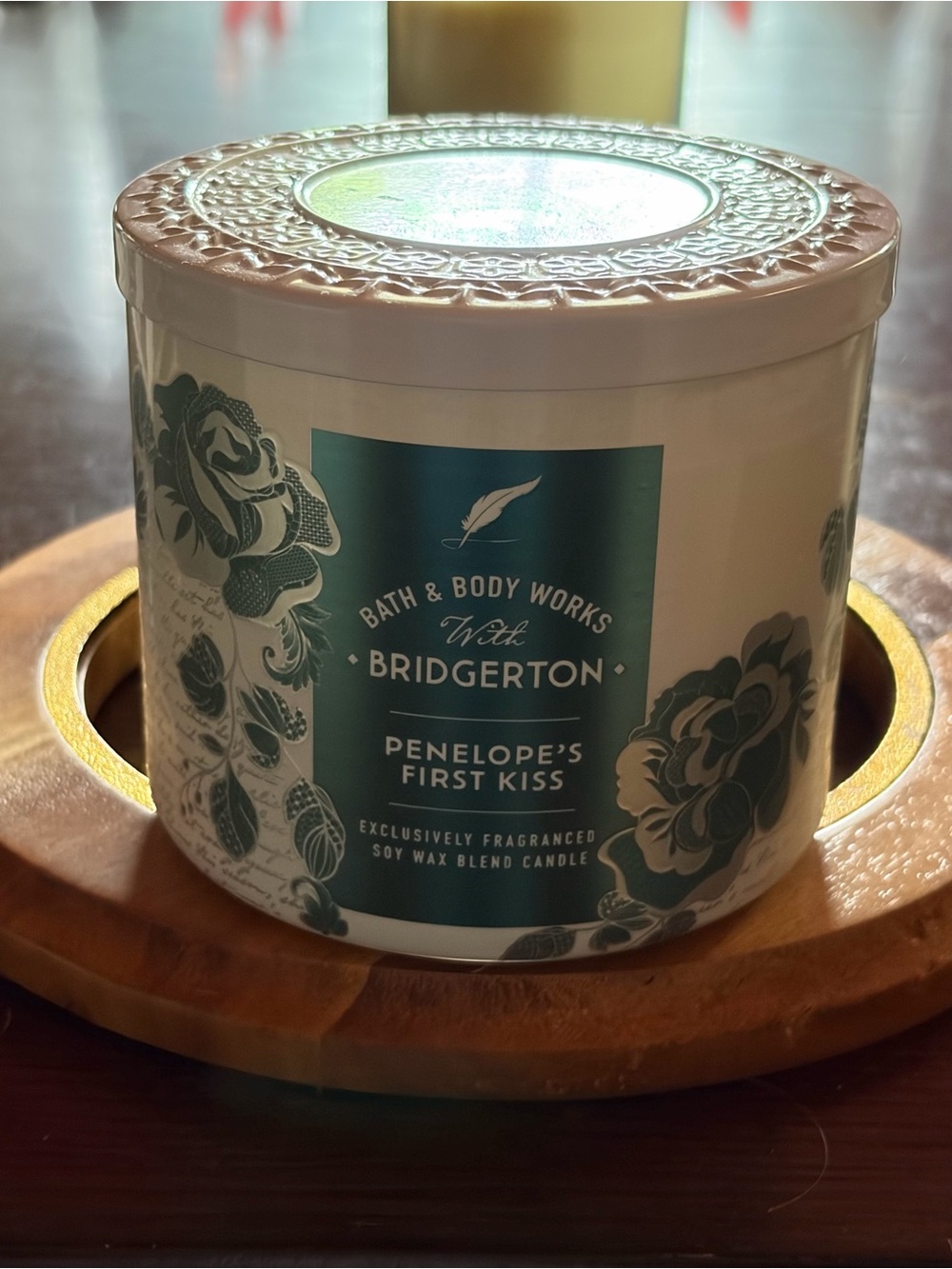 Bath & Body Works Bridgerton Penelope's First Kiss Candle - Teal & White